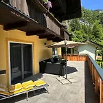 Klamm Apartment *